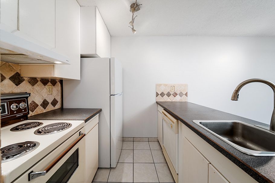 311 1040 Pacific Street Vancouver, BC - 6