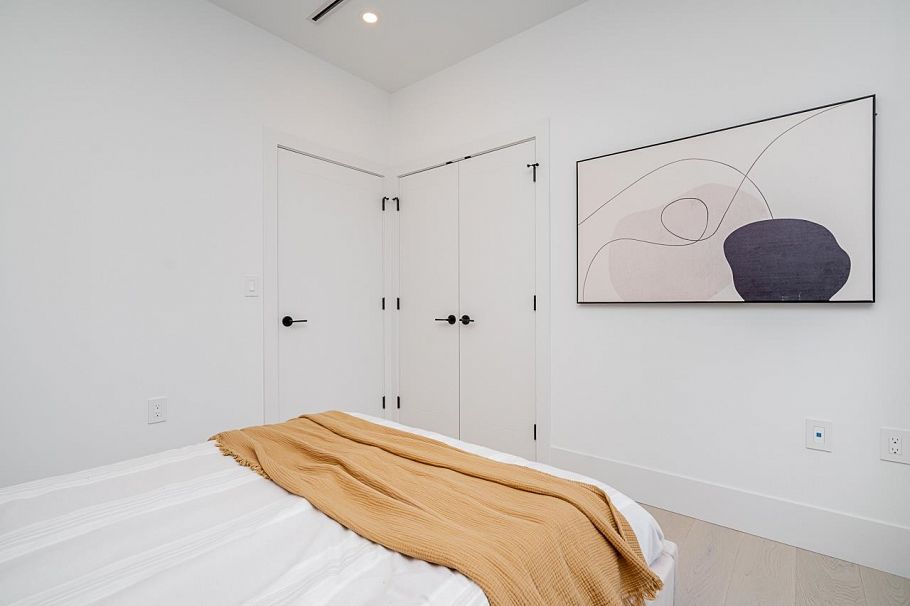 1 2460 Adanac Street Vancouver, BC - 18