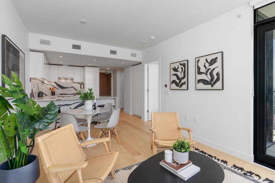 1004 135 E 13th Street North Vancouver, BC - 10