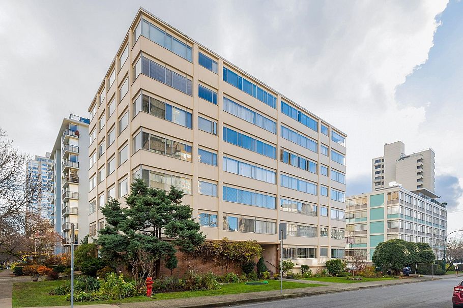 204 1050 Chilco Street Vancouver, BC - 1