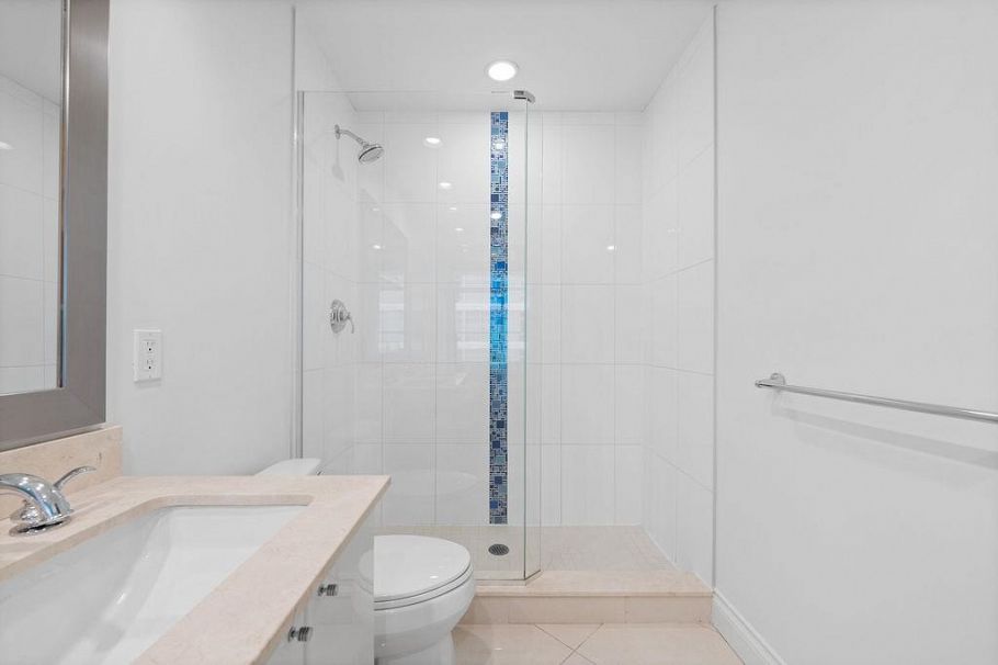 403 162 Victory Ship Way North Vancouver, BC - 28