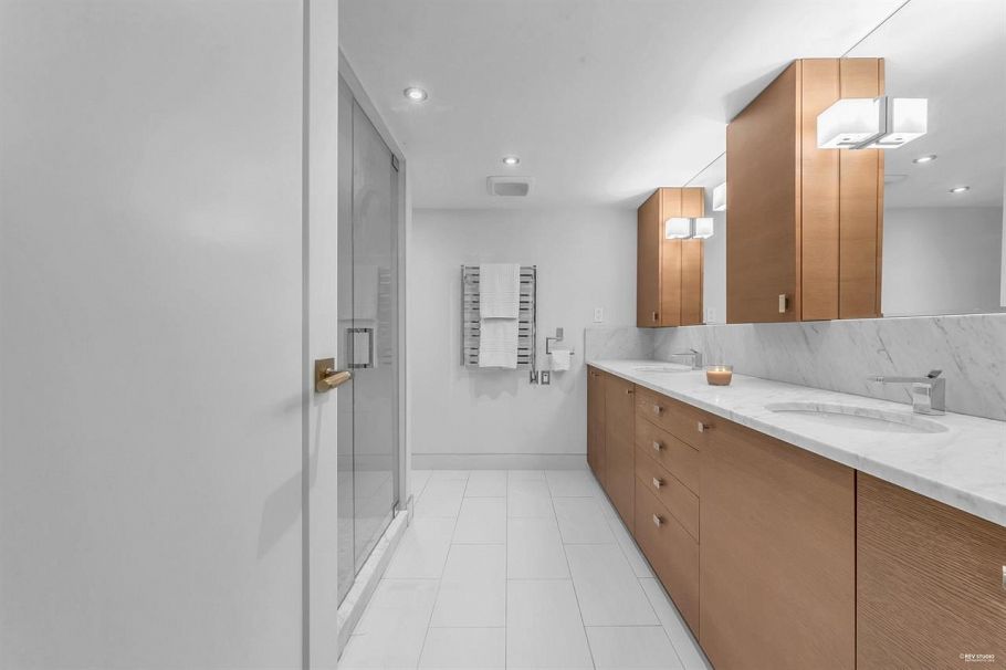 2243 Oak Street Vancouver, BC - 28