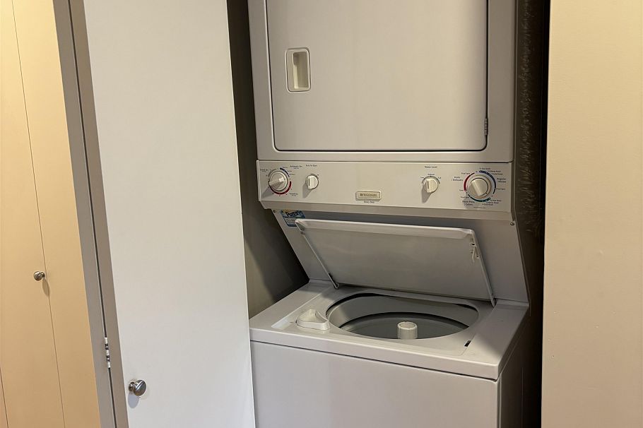 215 1503 W 65th Avenue Vancouver, BC - 12