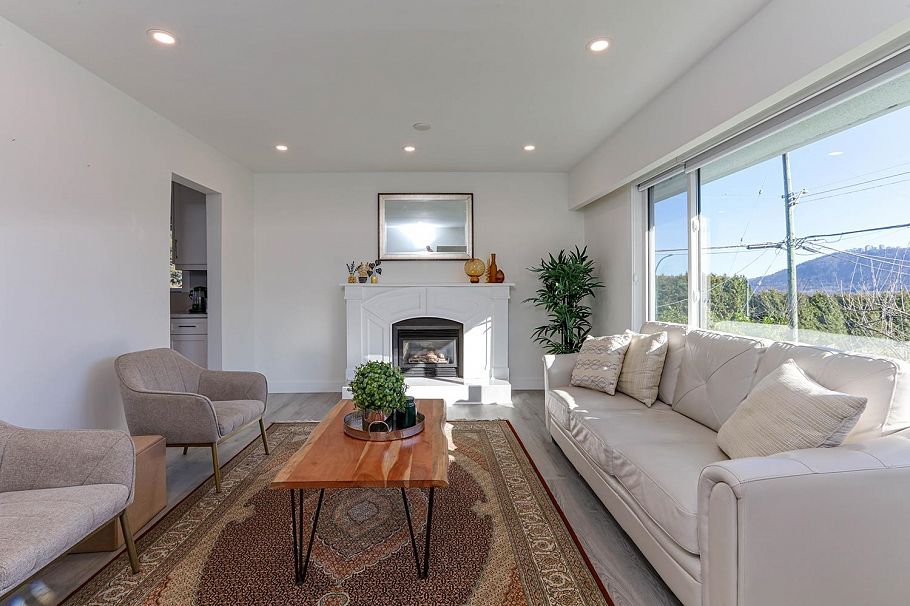 4254 Caddy Road North Vancouver, BC - 4