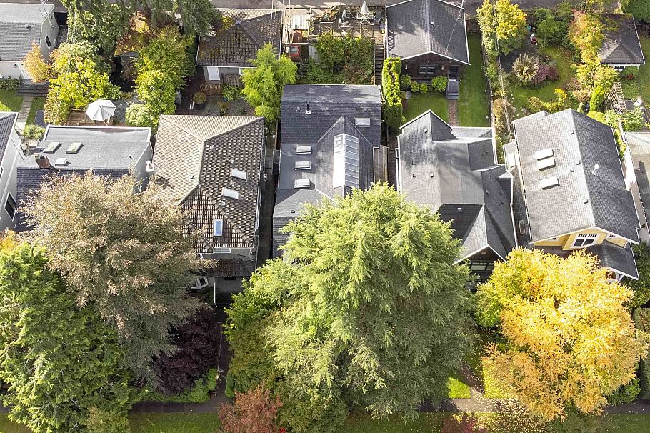 4564 W 11th Avenue Vancouver, BC - 25