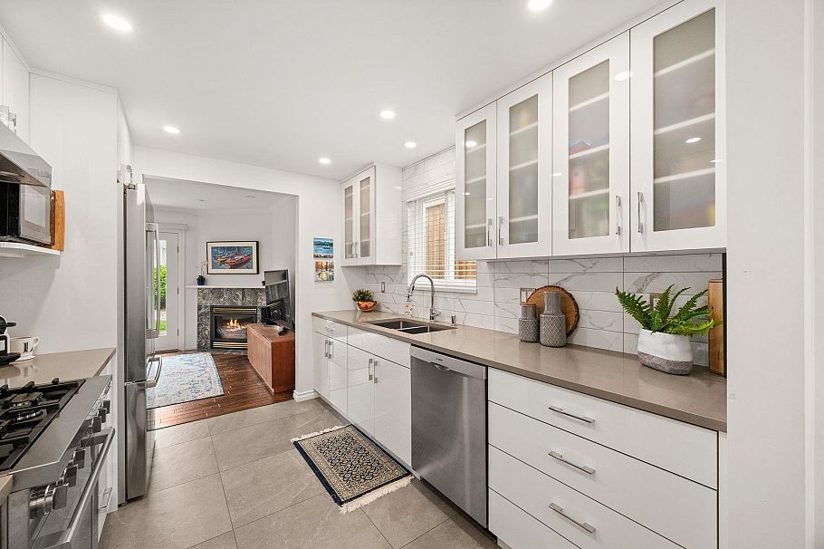 262 E 10th Street North Vancouver, BC - 15