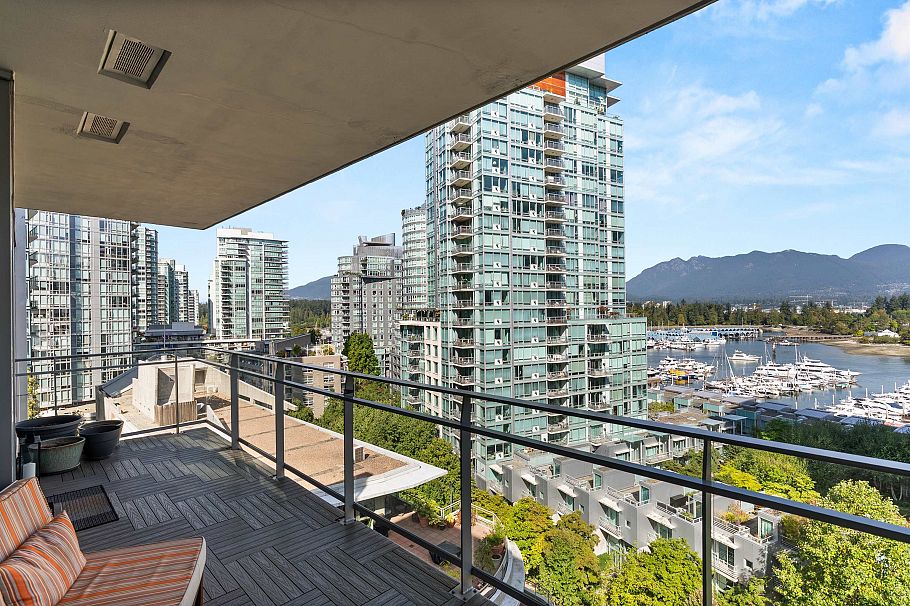 901 1409 W Pender Street Vancouver, BC - 23