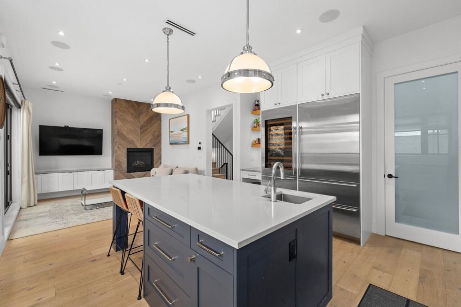 3363 W 15th Avenue Vancouver, BC - 9