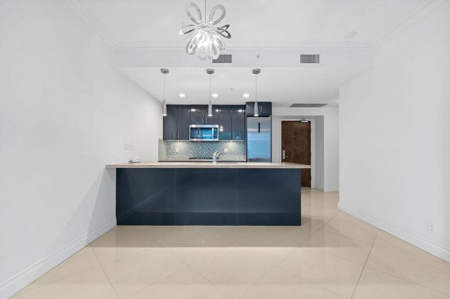 403 162 Victory Ship Way North Vancouver, BC - 8