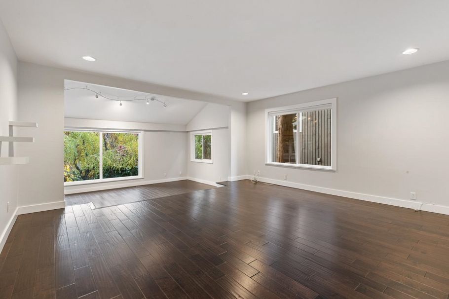 271 Montroyal Boulevard North Vancouver, BC - 3