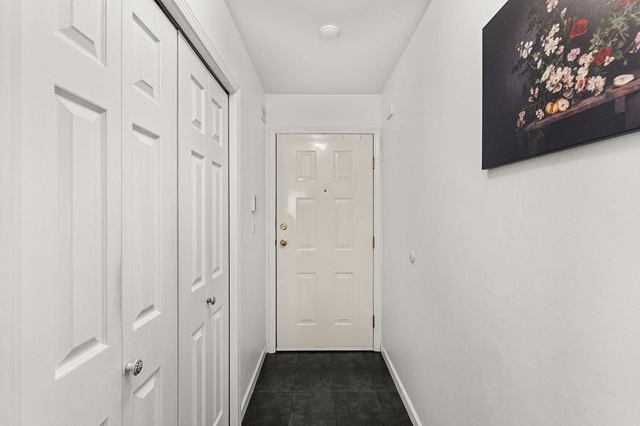 202 1537 Charles Street Vancouver, BC - 17