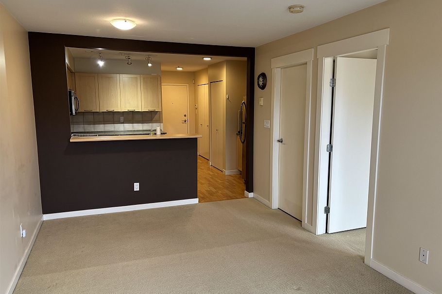 215 1503 W 65th Avenue Vancouver, BC - 1