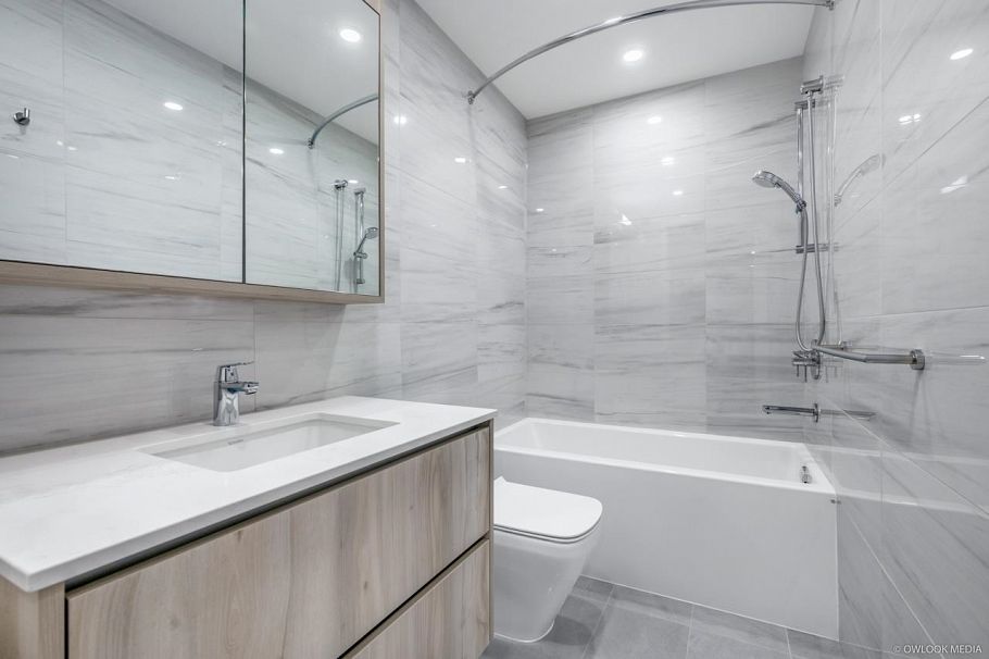 105 477 W 59th Avenue Vancouver, BC - 4