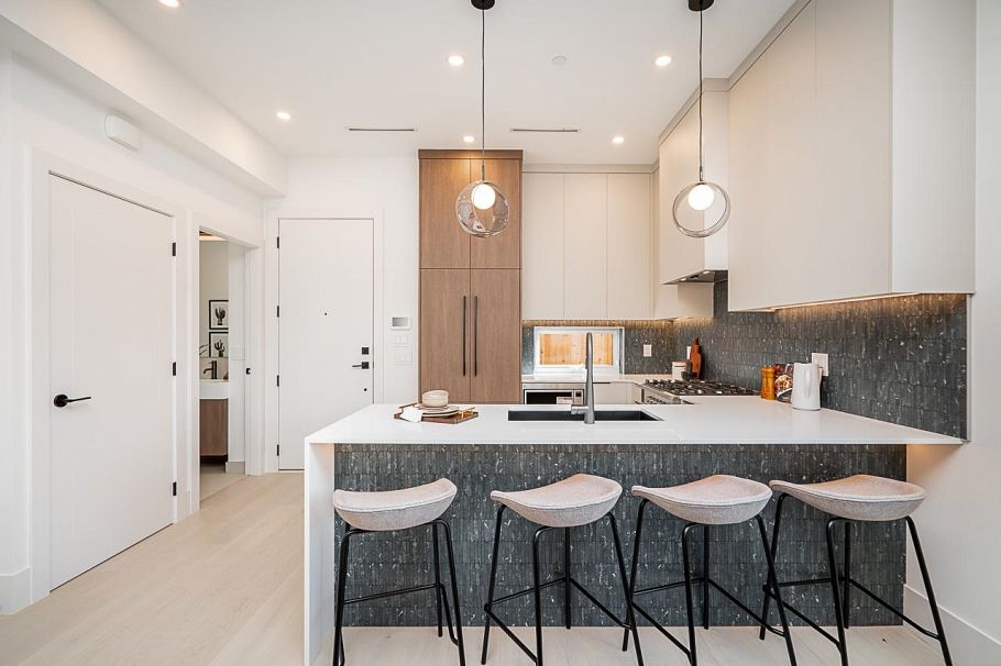 2 2460 Adanac Street Vancouver, BC - 11