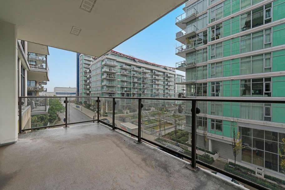 403 162 Victory Ship Way North Vancouver, BC - 38