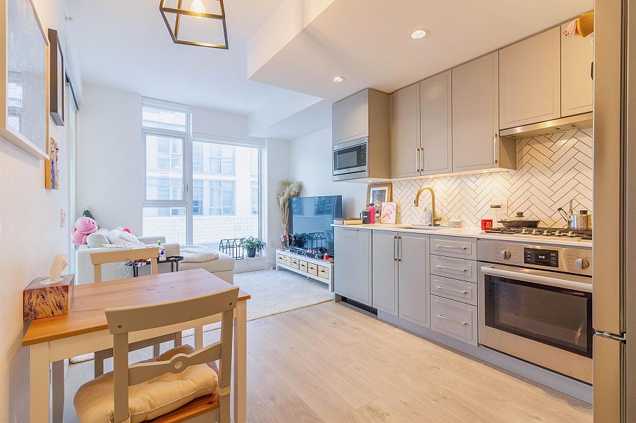 302 2435 Kingsway Vancouver, BC - 2