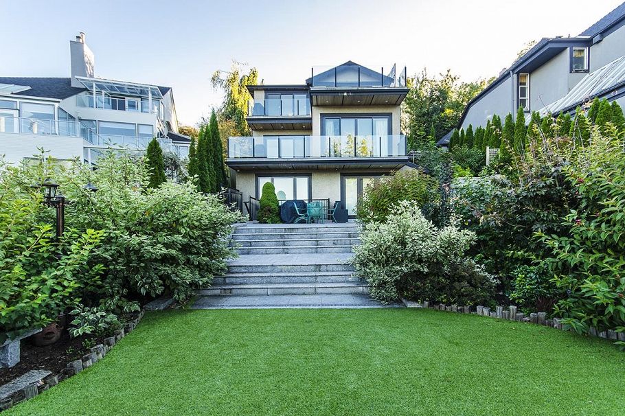 4578 Puget Drive Vancouver, BC - 1