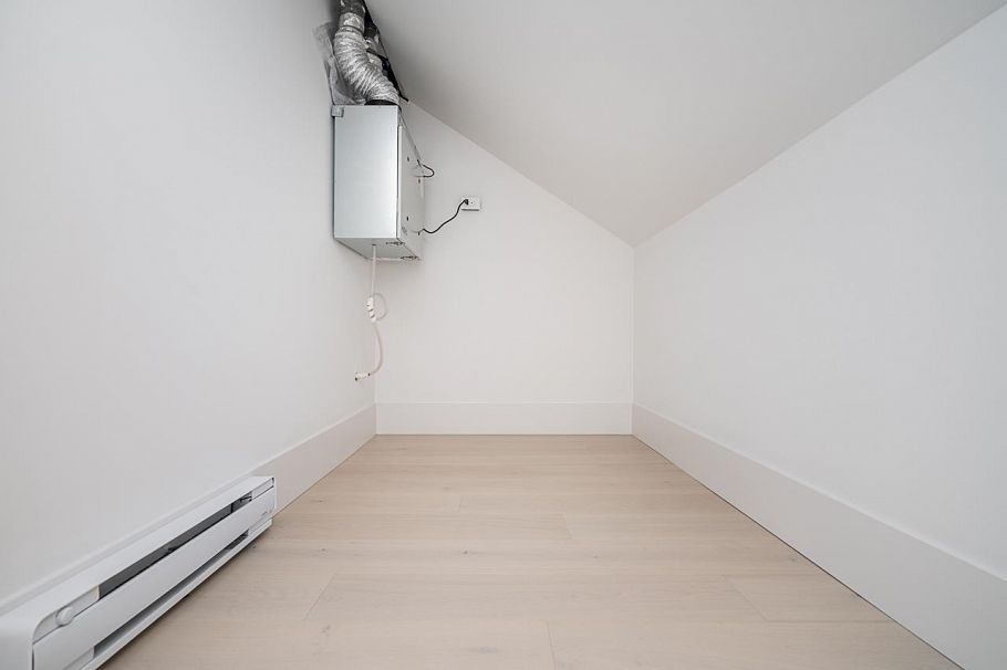 2 2460 Adanac Street Vancouver, BC - 33