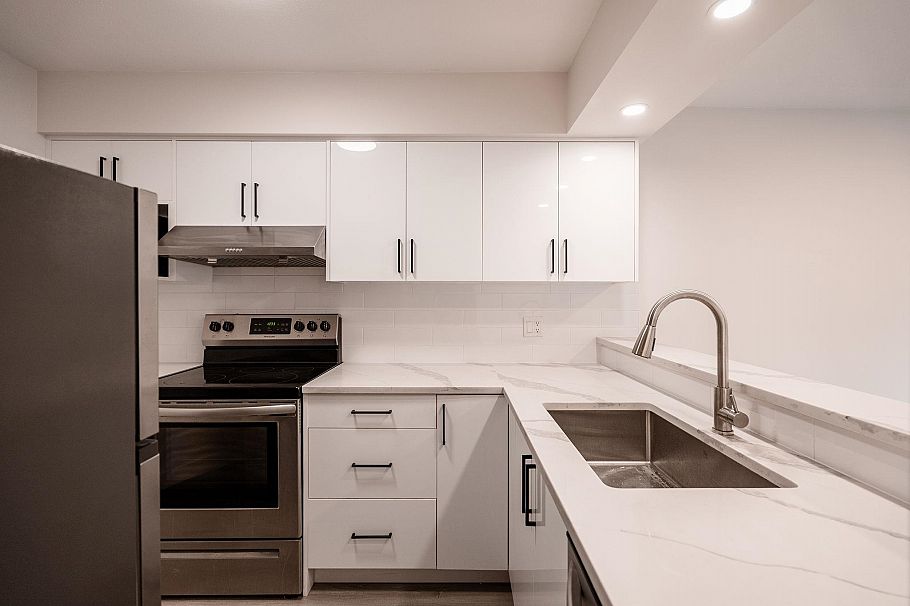 203 1615 Frances Street Vancouver, BC - 5