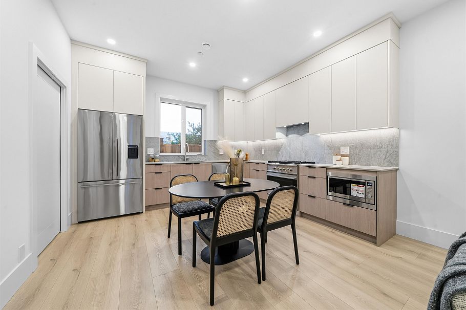 323 N Kamloops Street Vancouver, BC - 3