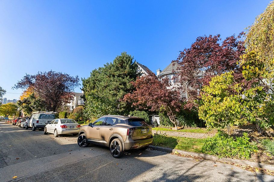 202 1537 Charles Street Vancouver, BC - 24