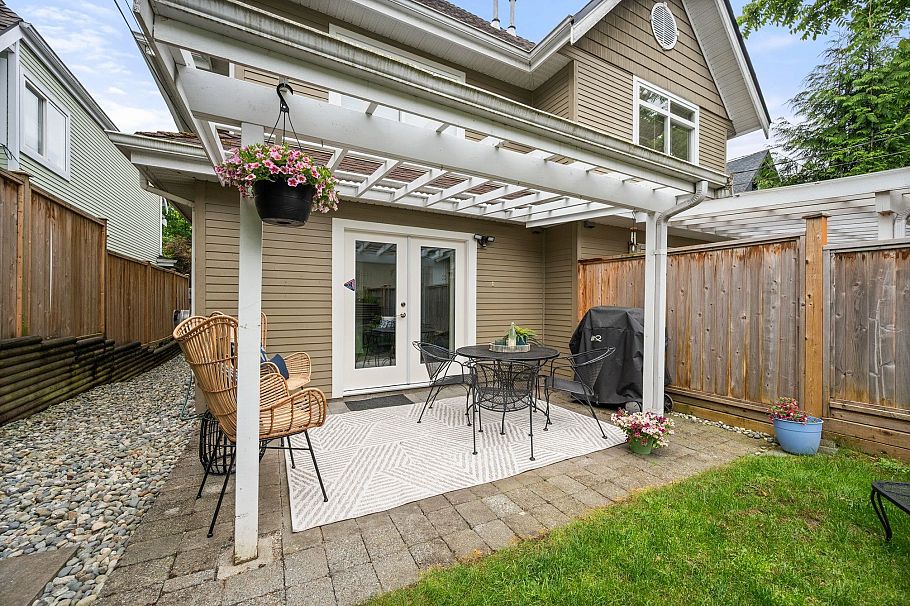 262 E 10th Street North Vancouver, BC - 24
