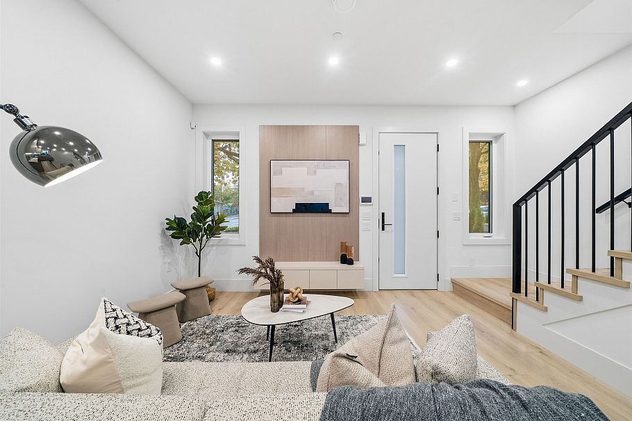 323 N Kamloops Street Vancouver, BC - 6