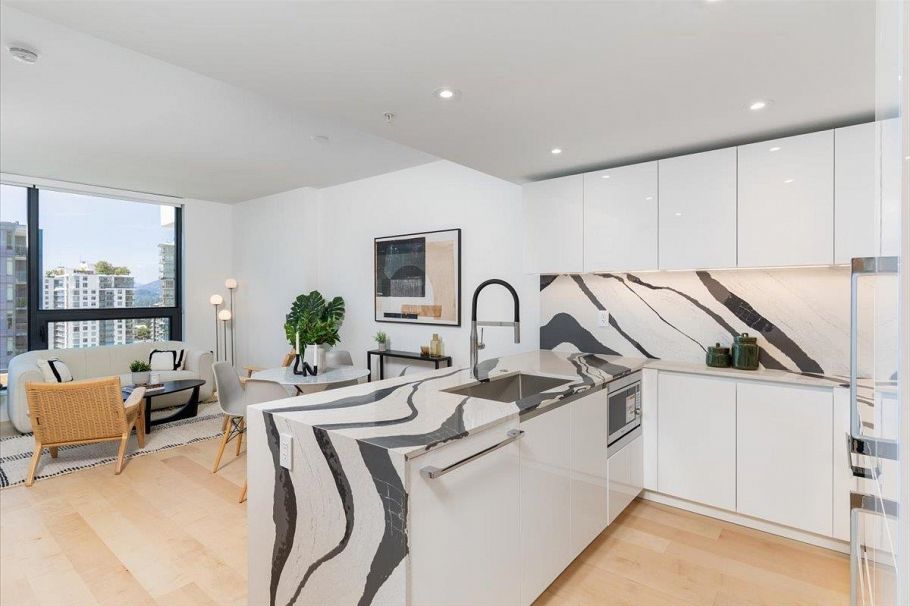 1004 135 E 13th Street North Vancouver, BC - 2