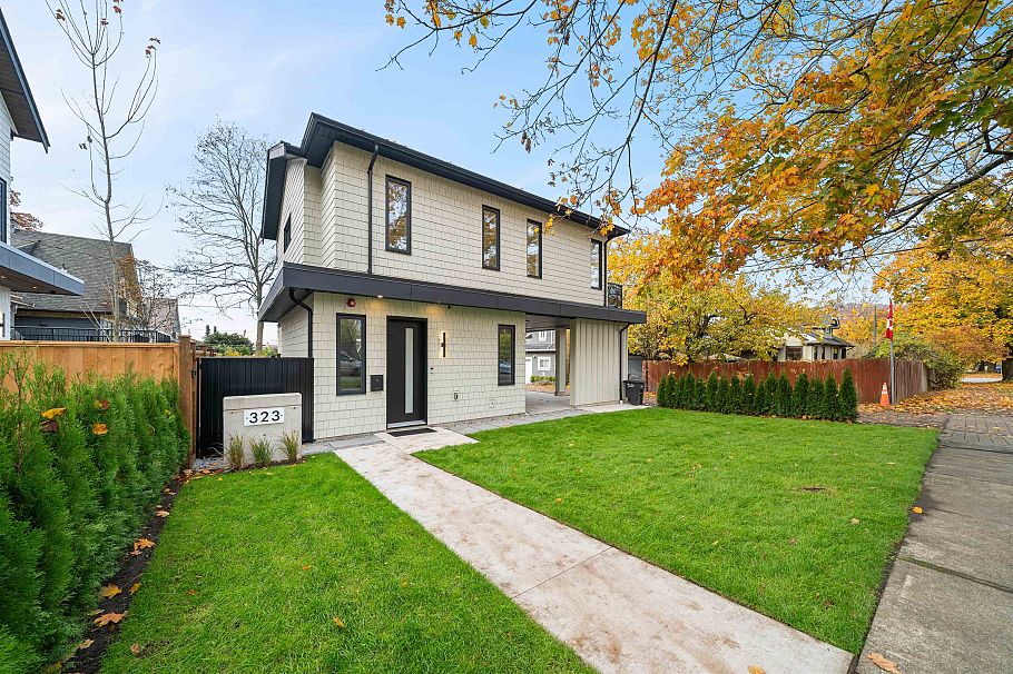 323 N Kamloops Street Vancouver, BC - 1