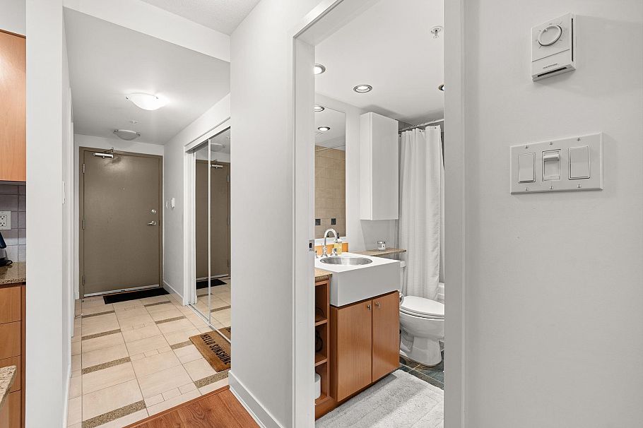 2108 1438 Richards Street Vancouver, BC - 21