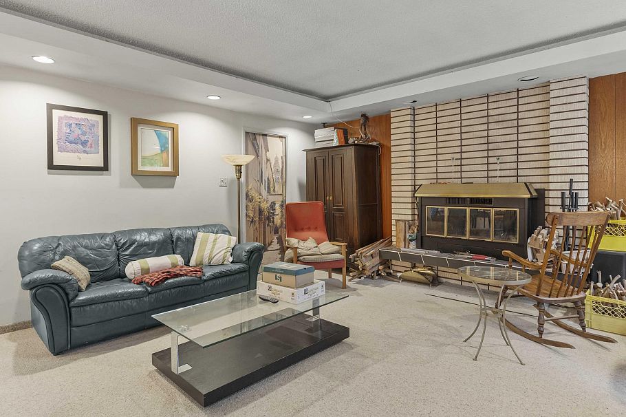 4564 W 11th Avenue Vancouver, BC - 5