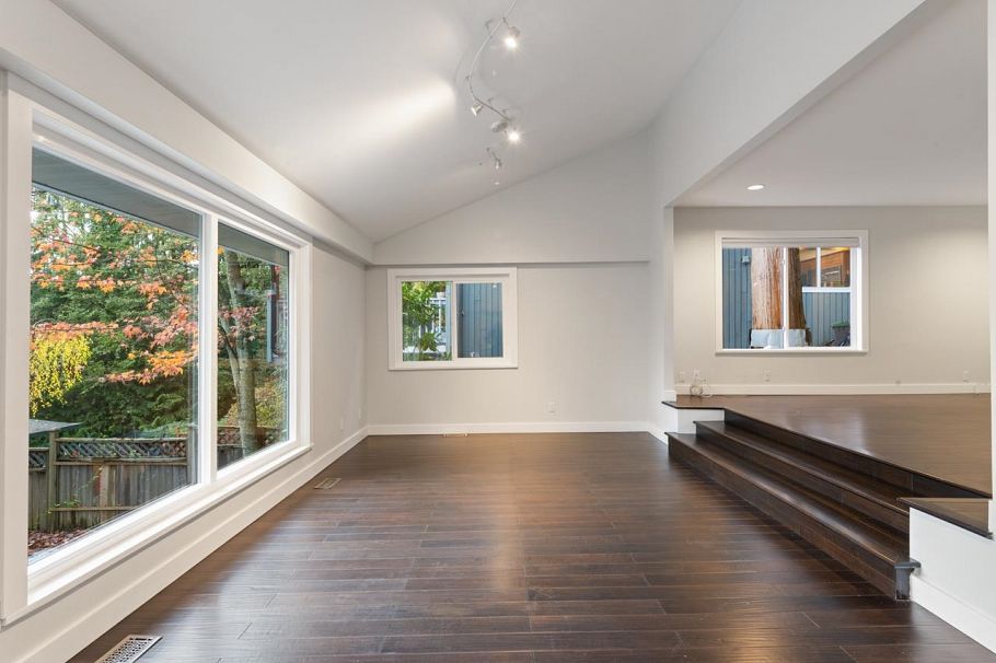 271 Montroyal Boulevard North Vancouver, BC - 5