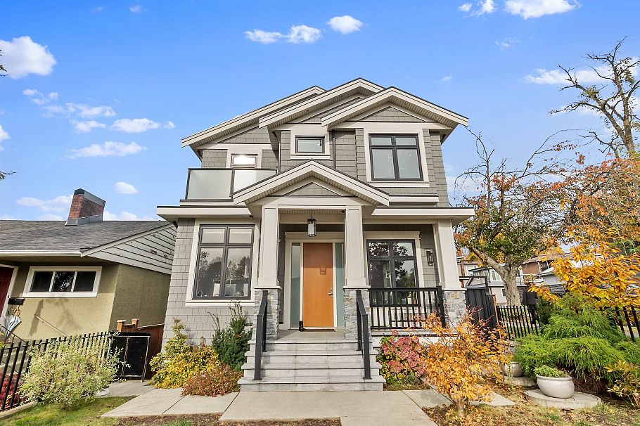 2699 E 7th Avenue Vancouver, BC - 2