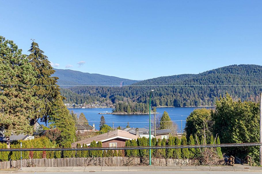 4254 Caddy Road North Vancouver, BC - 3