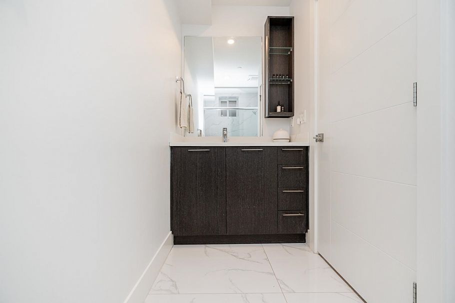 1505 W 60th Avenue Vancouver, BC - 16