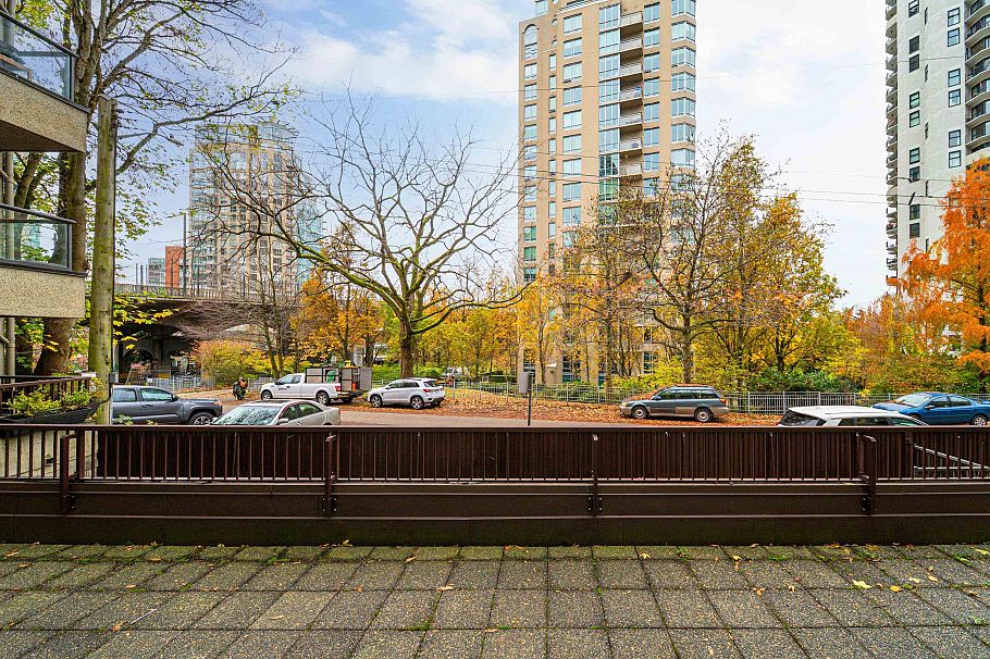 311 1040 Pacific Street Vancouver, BC - 17