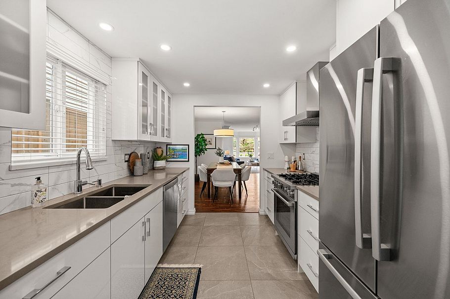 262 E 10th Street North Vancouver, BC - 16