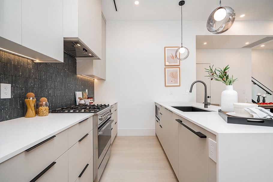 1 2460 Adanac Street Vancouver, BC - 12