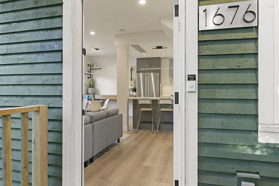 1676 Victoria Drive Vancouver, BC - 10