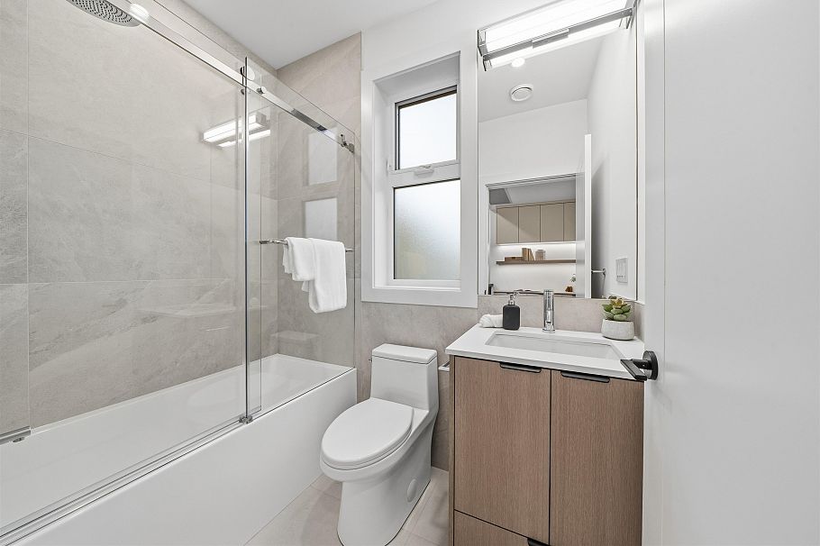 323 N Kamloops Street Vancouver, BC - 14