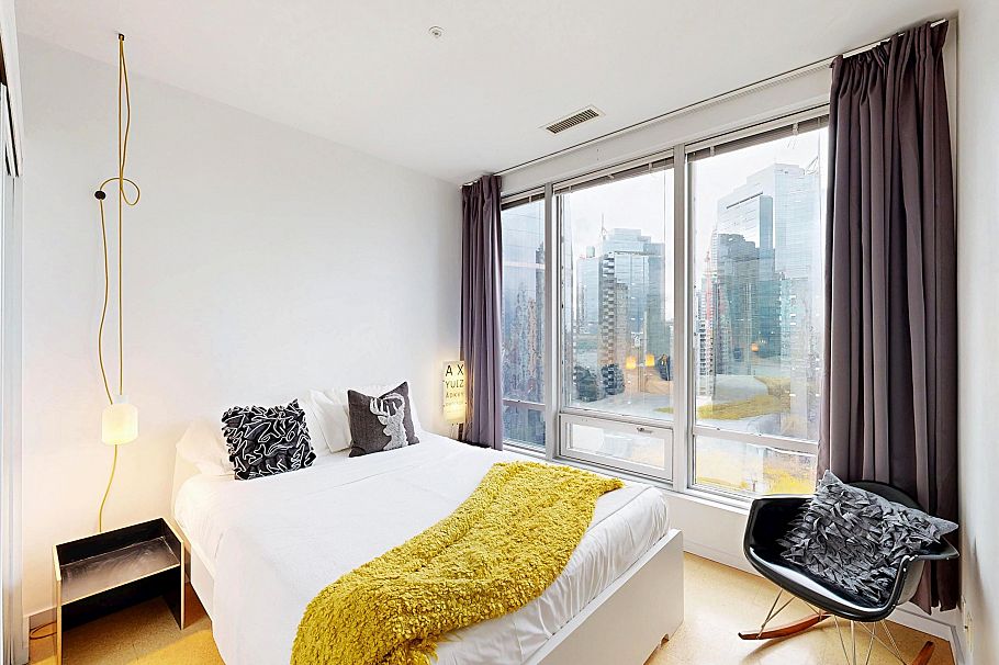 1207 989 Nelson Street Vancouver, BC - 2