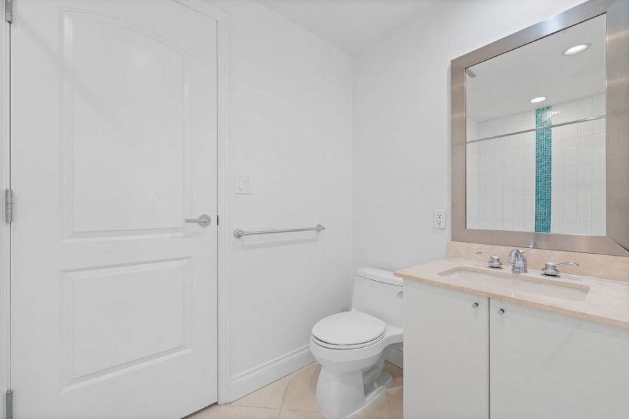 403 162 Victory Ship Way North Vancouver, BC - 36