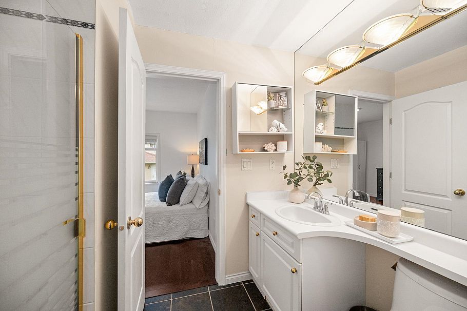 262 E 10th Street North Vancouver, BC - 20