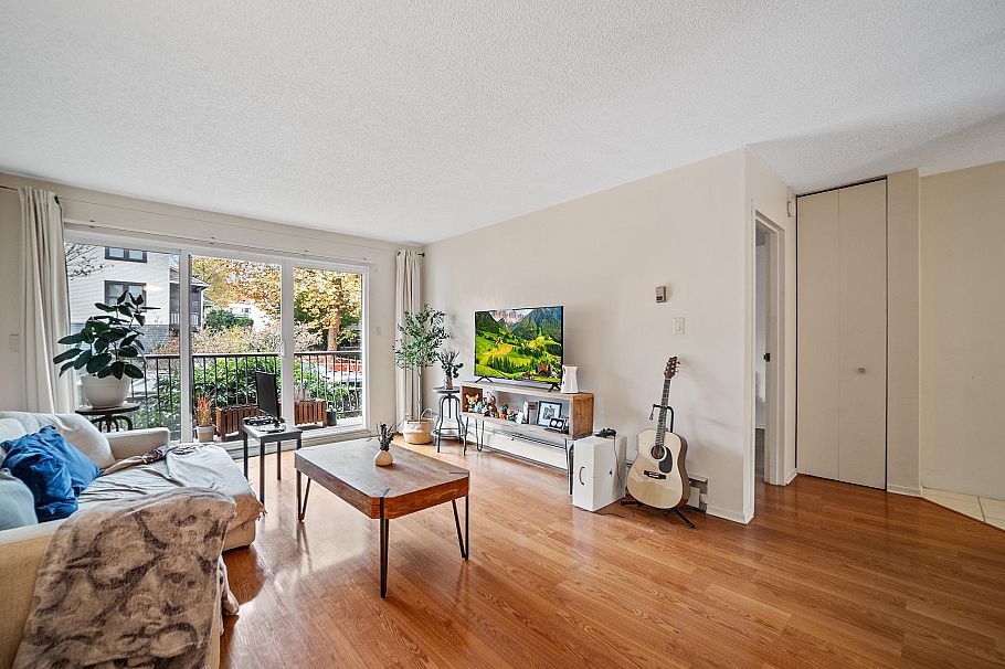 229 2033 Triumph Street Vancouver, BC - 3