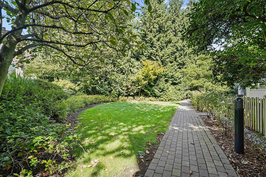 355 1100 E 29th Street North Vancouver, BC - 11