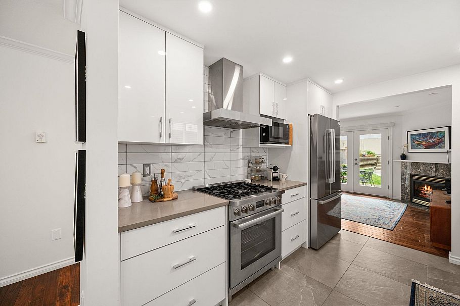 262 E 10th Street North Vancouver, BC - 14