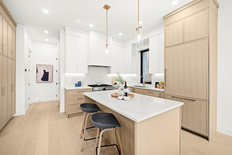 2965 Glen Drive Vancouver, BC - 5