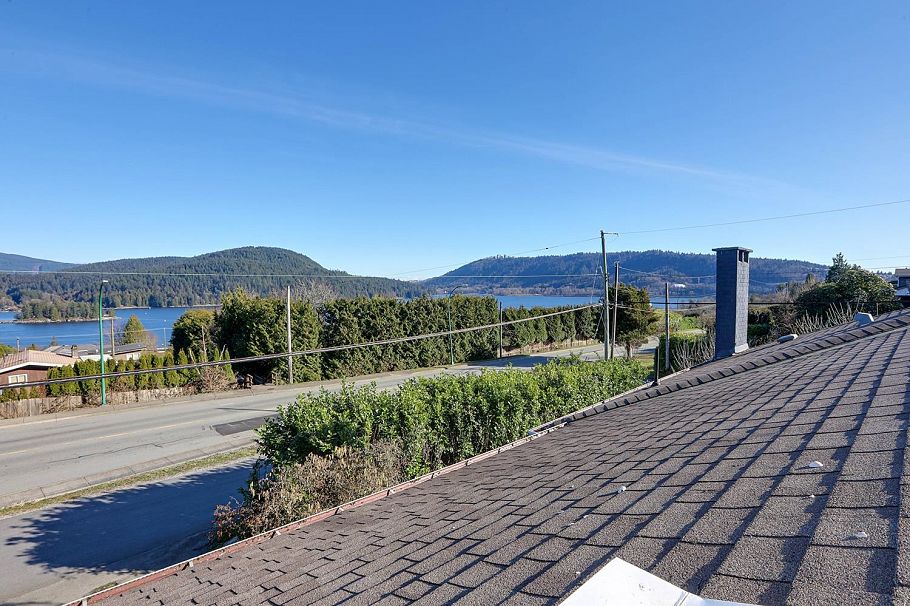 4254 Caddy Road North Vancouver, BC - 36