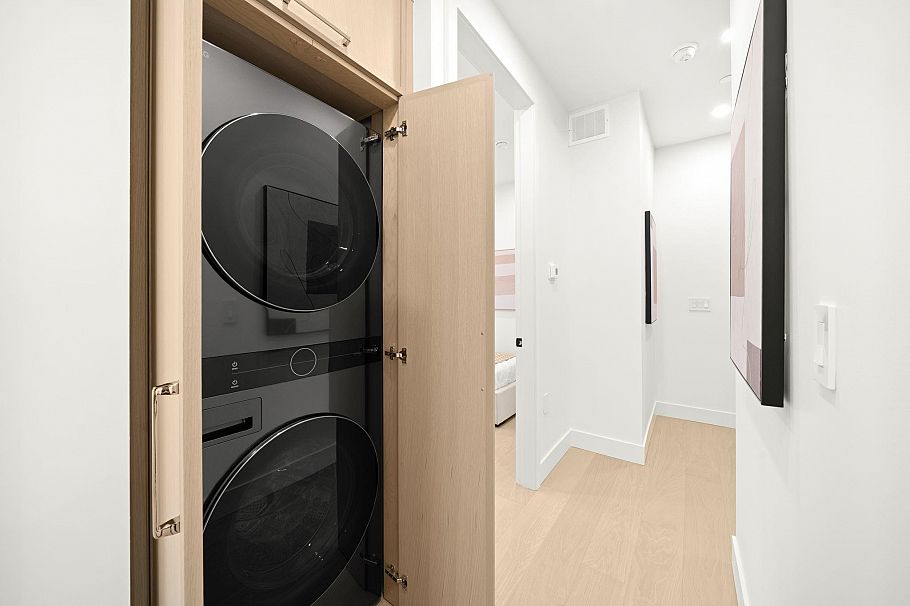 2965 Glen Drive Vancouver, BC - 20