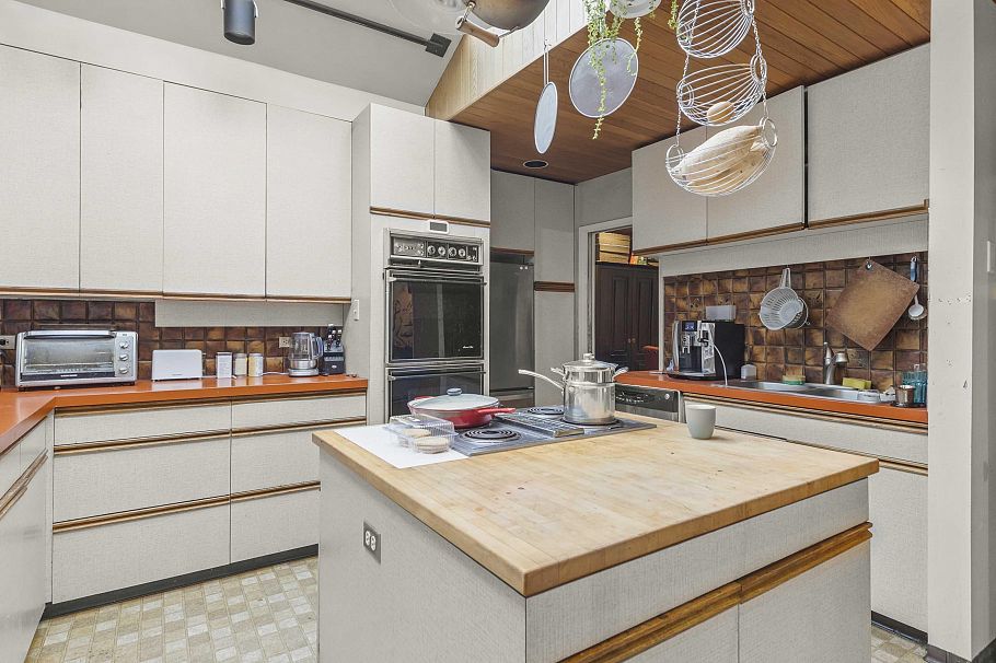 4564 W 11th Avenue Vancouver, BC - 12